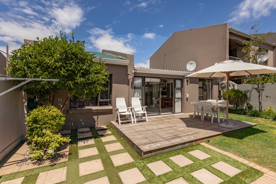 2 Bedroom Property for Sale in Oakglen Western Cape